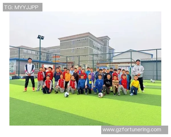 学校购置8个足球以提升学生体育活动和团队合作能力
